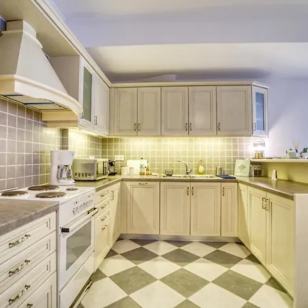 Stylish And Cozy In By Explore Apartament *